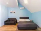 Пятиместный номер Комфорт с балконом и с красивым видом из окна