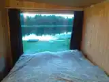 Домик Ежевика с панорамным окном № 3 с видом на озеро