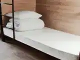 Кровать в общем номере (женский номер)