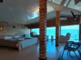 Студия с балконом и с панорамным видом