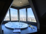 Люкс Jacuzzi Corner с видом на город
