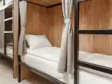 Кровать в общем номере (женский номер)