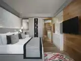 Номер семейный с балконом и с частичным видом на море