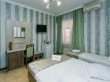 Трёхместный номер Стандарт с балконом и с видом на город