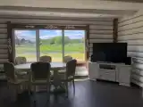Семейный коттедж с красивым видом из окна