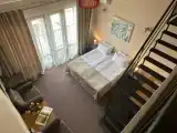 Трёхместный номер семейный с балконом и с видом на город