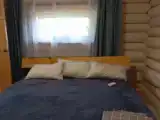 Четырёхместный коттедж Мансарда с балконом и с красивым видом из окна