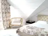 Четырёхместный люкс с красивым видом из окна