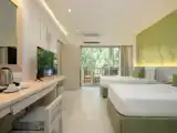 Люкс семейный с 2 комнатами с балконом и с видом на сад
