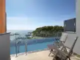 Трёхместный номер Swim Up Superior с видом на море