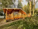 Четырёхместный коттедж с 2 комнатами с видом на озеро