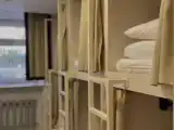 Капсула с видом на город