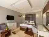 Четырёхместный люкс Posh Club Jacuzzi с балконом