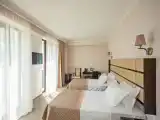 Трёхместный номер Стандарт с балконом и с красивым видом из окна