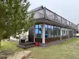 Шестиместный коттедж с балконом и с красивым видом из окна