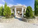 Четырёхместный семейный коттедж с красивым видом из окна
