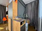 Люкс с 2 комнатами с балконом и с частичным видом на море