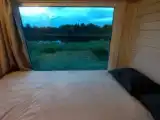 Домик Ежевика с панорамным окном № 2 с видом на озеро