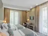 Трёхместный люкс Family с балконом и с красивым видом из окна