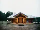 Четырёхместный коттедж Premium с красивым видом из окна