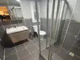 Кровать в общем номере (женский номер) с видом на город