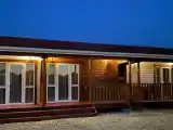 Четырёхместный коттедж с балконом 2 двуспальные кровати