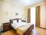 Трёхместный люкс с балконом и с красивым видом из окна