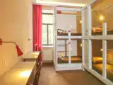Кровать в общем номере (женский номер)