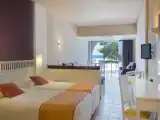 Семейный номер с видом на море