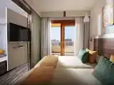 Люкс с видом на бассейн