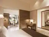 Люкс с видом на бассейн