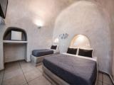 Трёхместный номер Traditional Cave