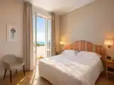 Двухместный номер Deluxe 3/4 этаж с частичным видом на море