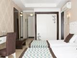 Четырёхместный номер Resort семейный с видом на бассейн