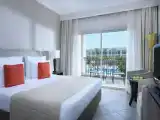 Двухместный номер Jaz Mirabel Club семейный с видом на бассейн