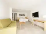 Двухместный полулюкс Premium с частичным видом на море