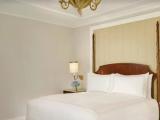 Двухместный люкс Canton Tower Club Level Carlton c 1 комнатой с видом на реку