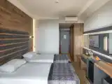 Двухместный номер Стандарт с частичным видом на море