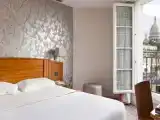 Трёхместный номер Superior with Sacré-Cœur view