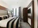 Трёхместный номер Court Wing Deluxe