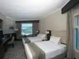 Четырёхместный семейный номер Deluxe с частичным видом на море