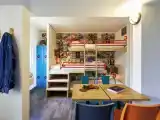 Кровать в Combi общем номере