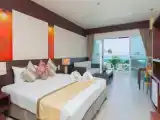 Двухместный номер Deluxe с балконом и с частичным видом на море
