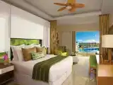 Двухместный Полулюкс Preferred Club с видом на бассейн