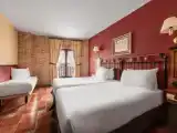 Трёхместный номер с видом на собор