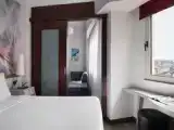 Трёхместный номер с видом на город