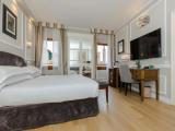 Двухместный номер Prestige with the Dome of the Cathedral View с балконом