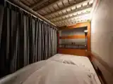 Кровать в общем номере (мужской номер)