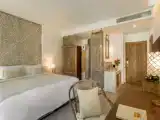 Двухместный номер Grand Deluxe с видом на бассейн