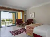 Двухместный полулюкс с видом на бассейн